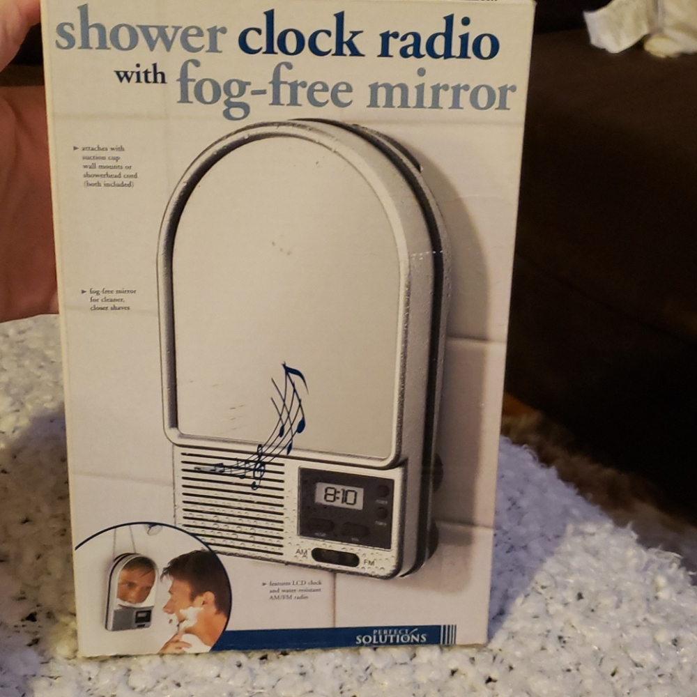Shower Clock Radio with fog-free mirror